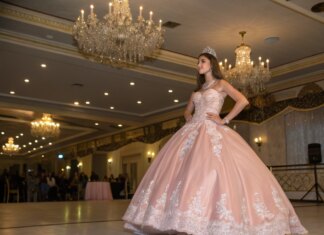 Suknia princesse – jak wygląda i jak stylizować ten synonim królewskiego stylu Suknia princesse - jak wygląda i jak stylizować ten synonim królewskiego stylu