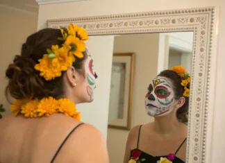 Makijaż sugar skull – jak zrobić popularny mejkap na halloween?