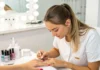 Paznokcie żelowe french – jak zrobić krok po kroku manicure żelowy french na paznokciach?